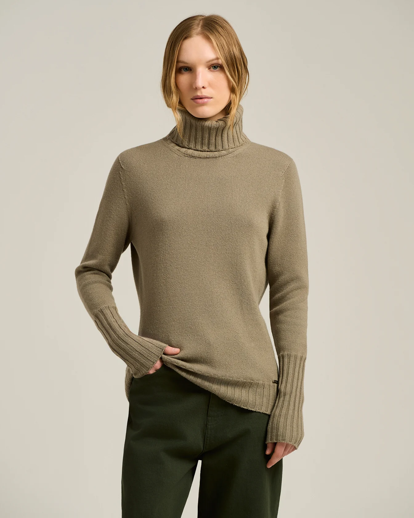 BEIGE CASHMERE TURTLENECK SWEATER - Image 2