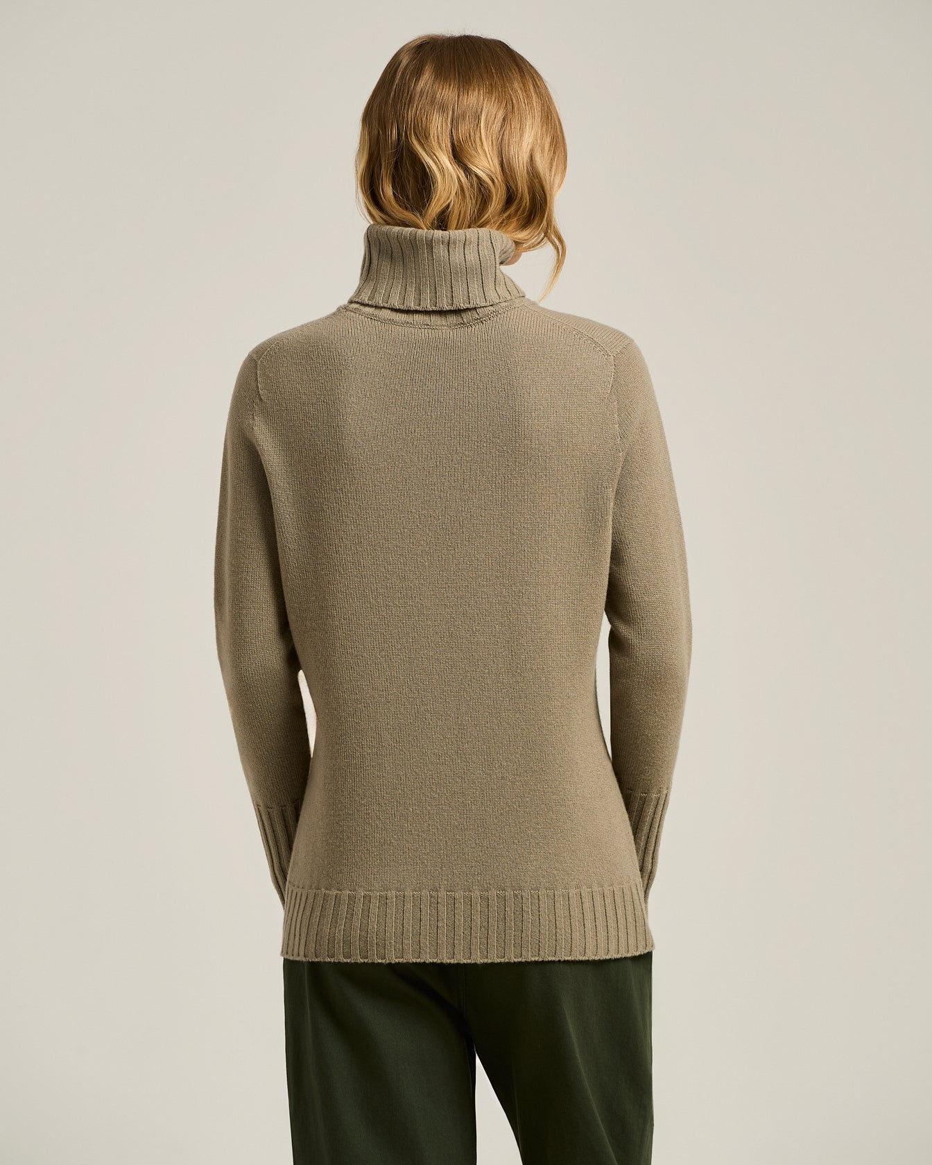 BEIGE CASHMERE TURTLENECK SWEATER - Image 3