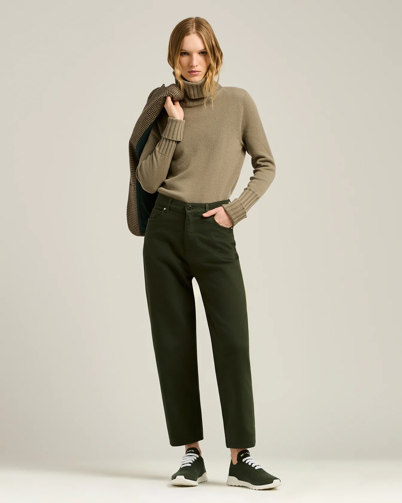 BEIGE CASHMERE TURTLENECK SWEATER - Image 5