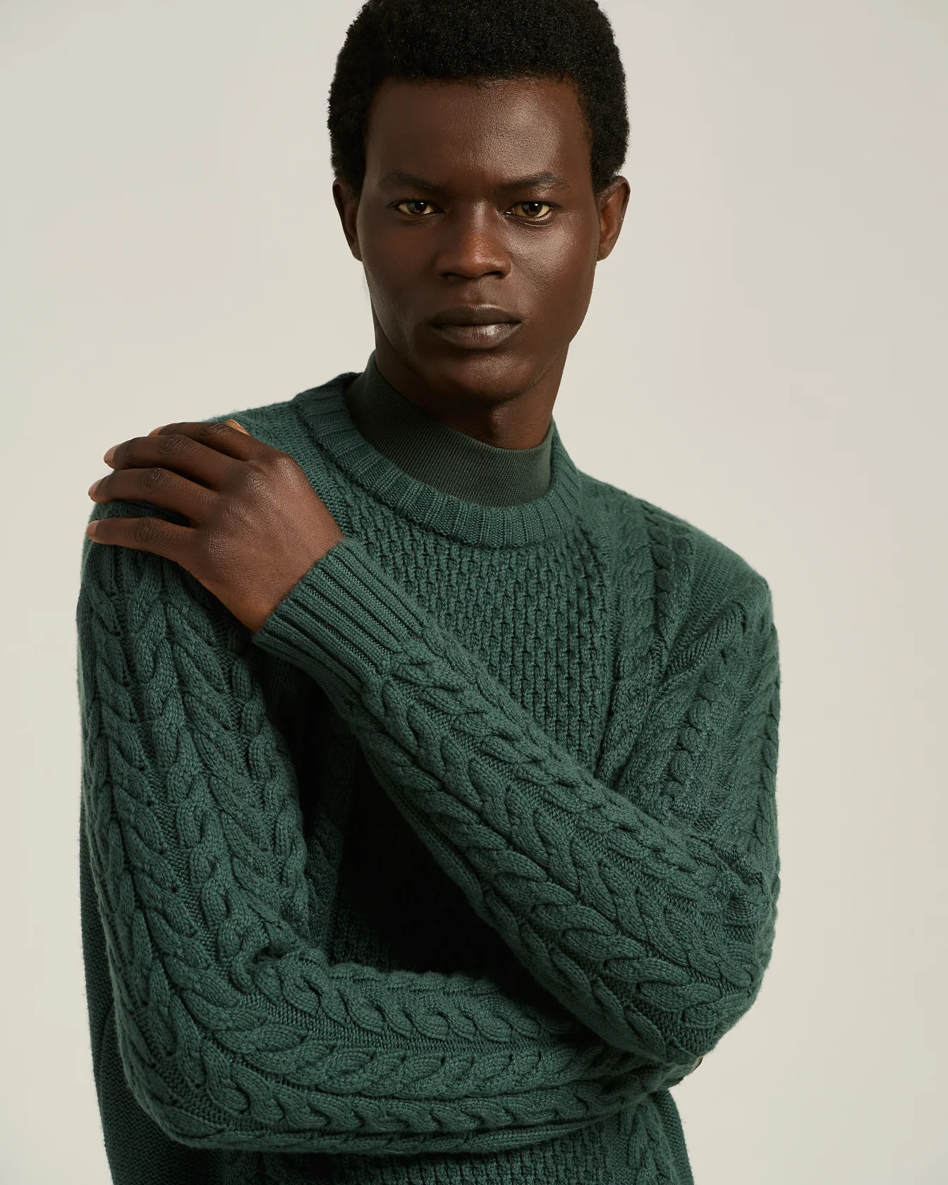 PINE GREEN CABLE-KNIT CASHMERE CREWNECK SWEATER - Image 4