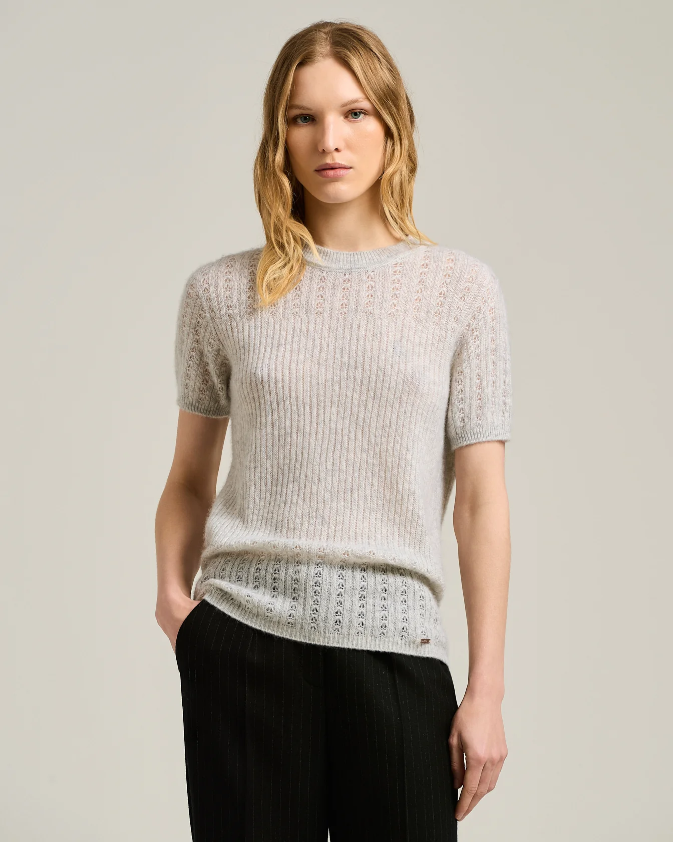 OPENWORK CREW NECK SHORT SLEEVE SWEATER IN CASHMERE AND SILK SAND - Image 2