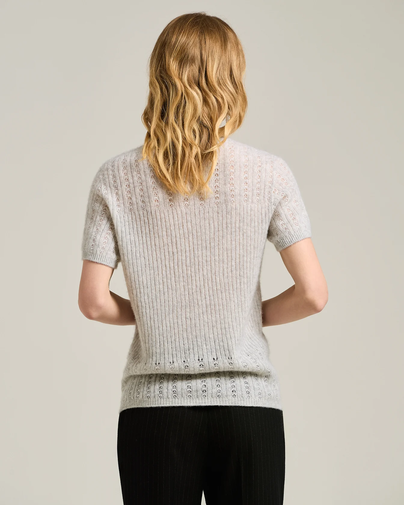 OPENWORK CREW NECK SHORT SLEEVE SWEATER IN CASHMERE AND SILK SAND - Image 3