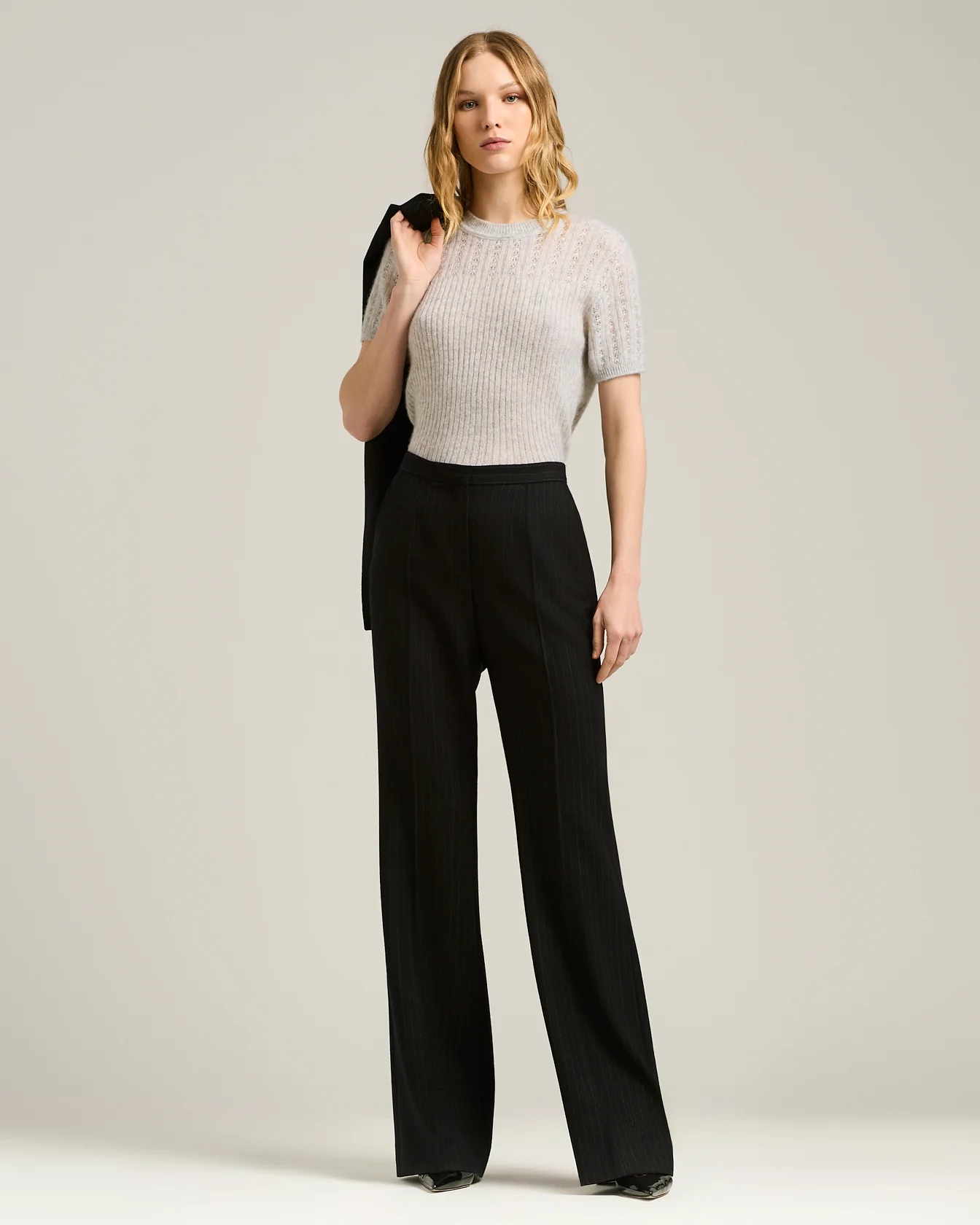 OPENWORK CREW NECK SHORT SLEEVE SWEATER IN CASHMERE AND SILK SAND - Image 5