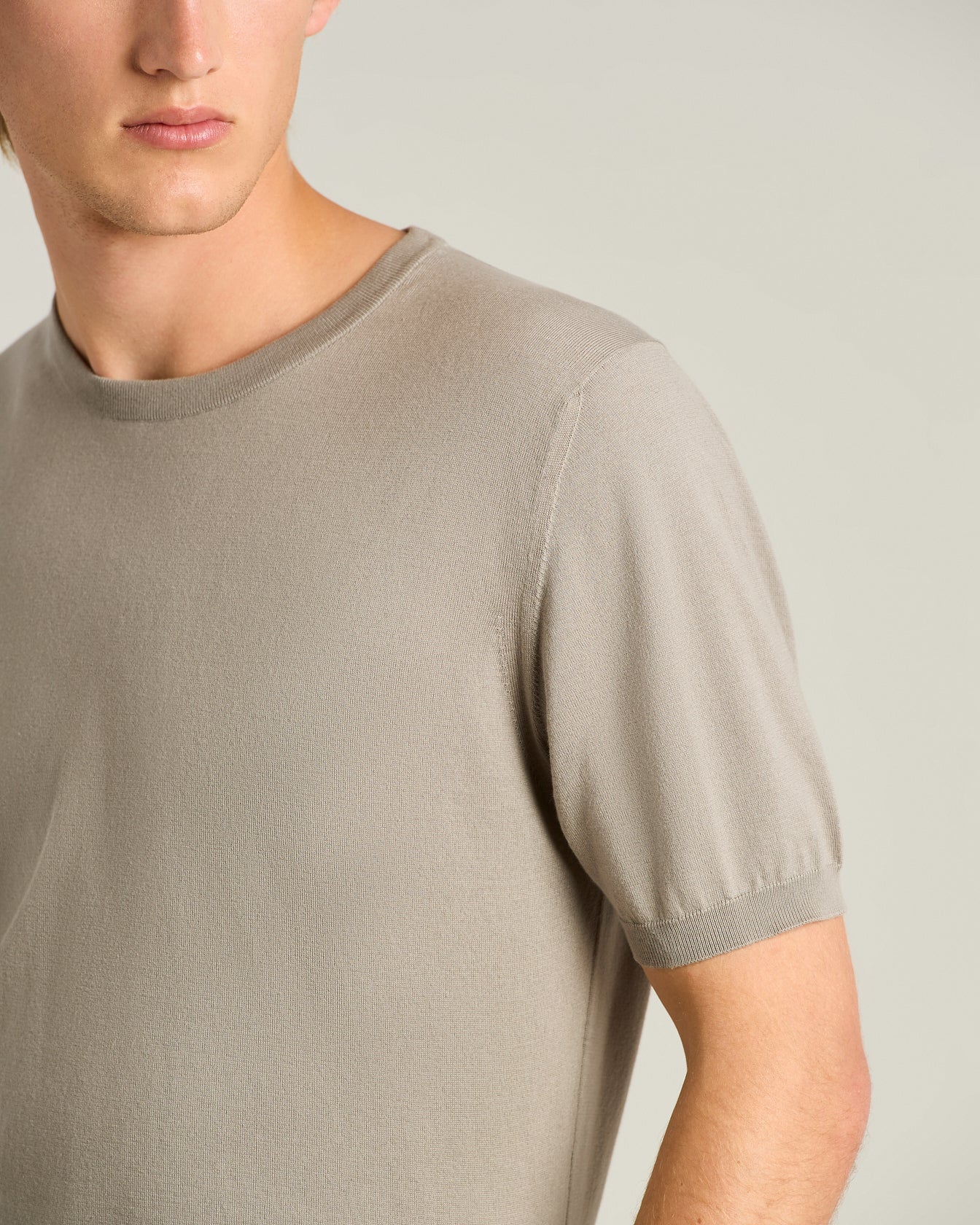 COTTON SHORT SLEEVED CREW NECK SWEATER IN BRIGHT GREY - Image 4
