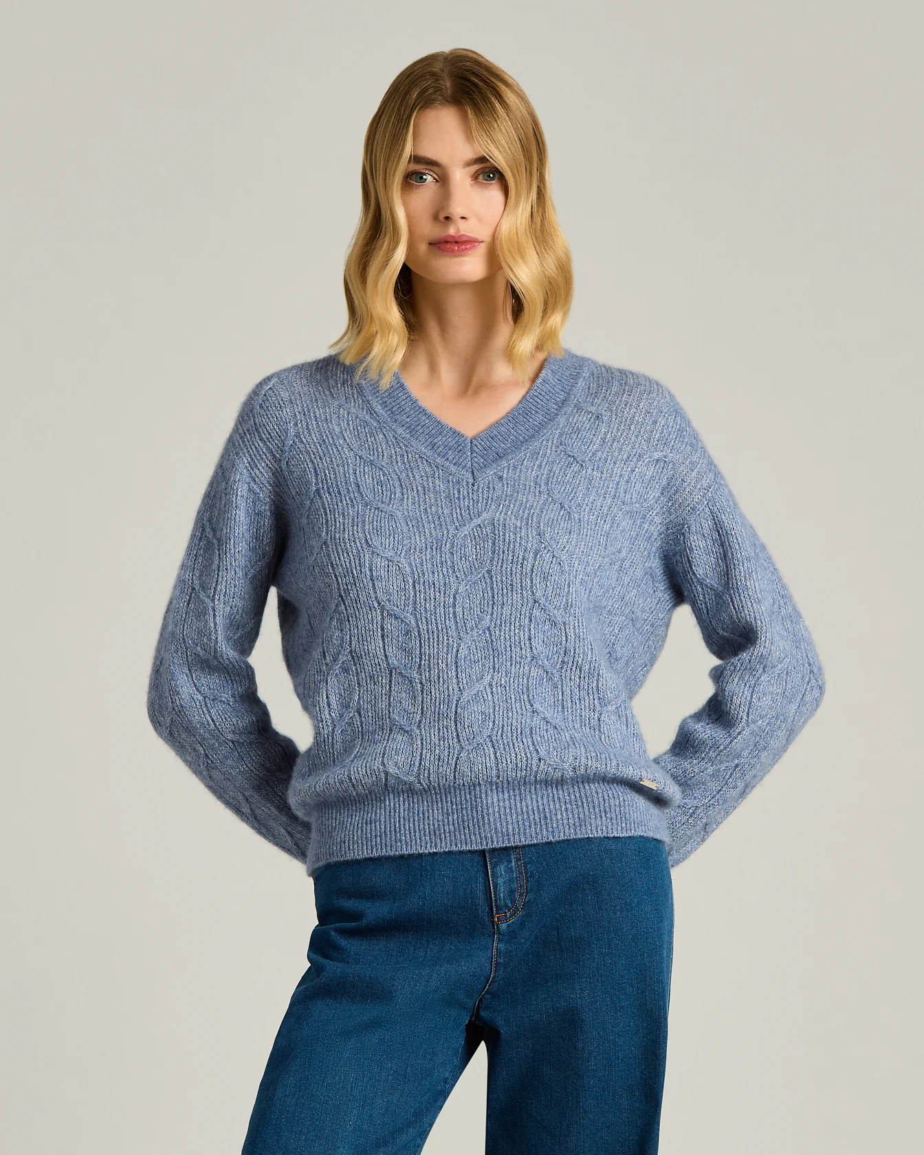 FINE YARN V-NECK SWEATER - Image 2