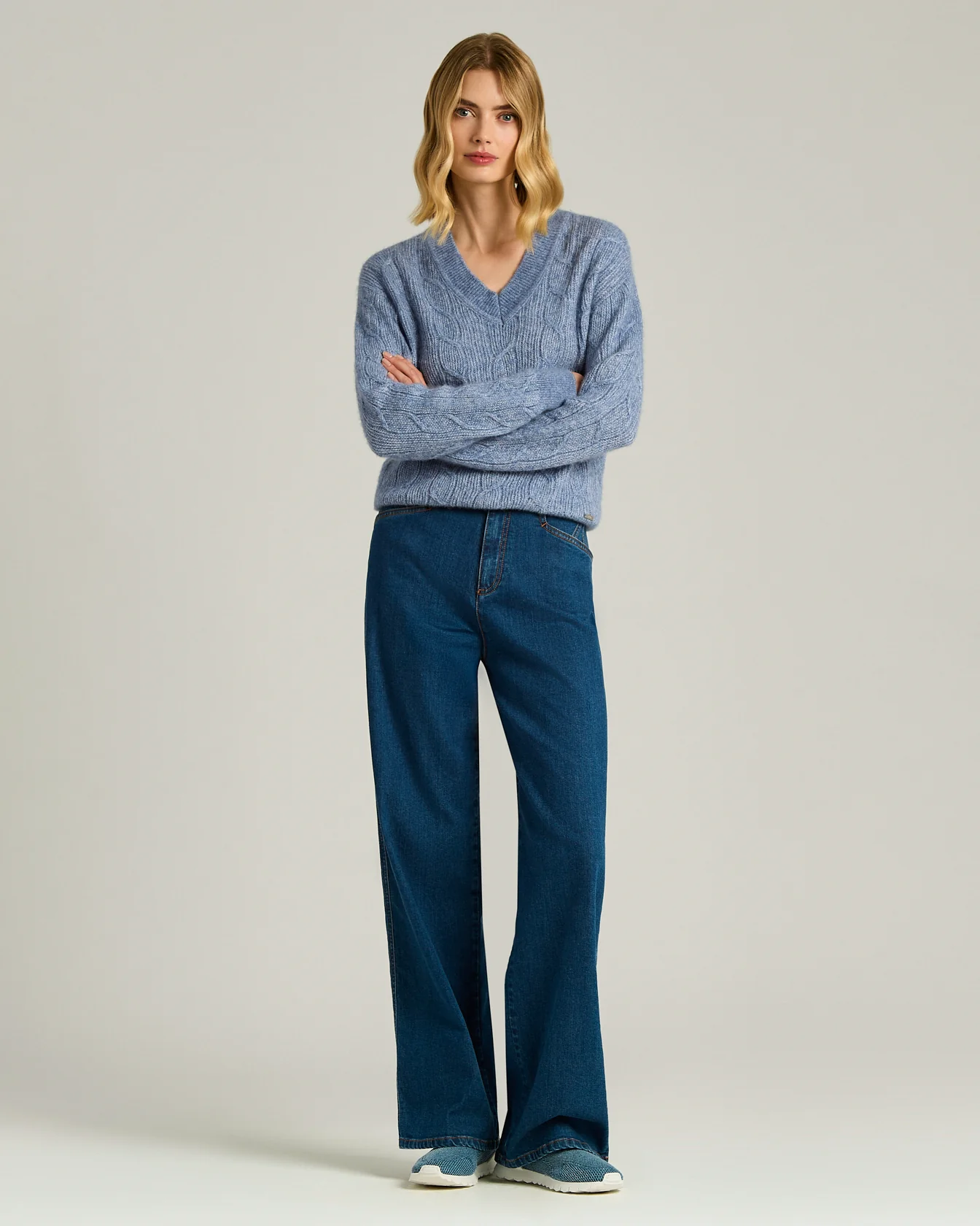 FINE YARN V-NECK SWEATER - Image 5