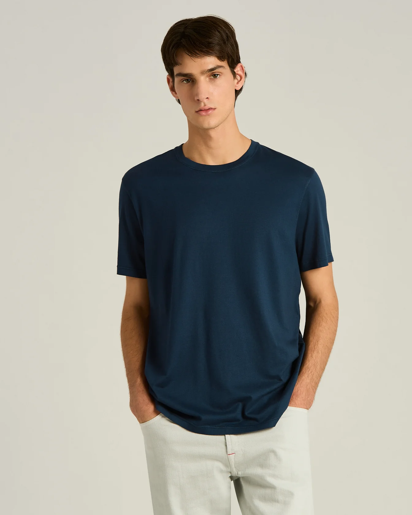 COTTON AND CASHMERE BLEND T-SHIRT IN NAVY BLUE - Image 2
