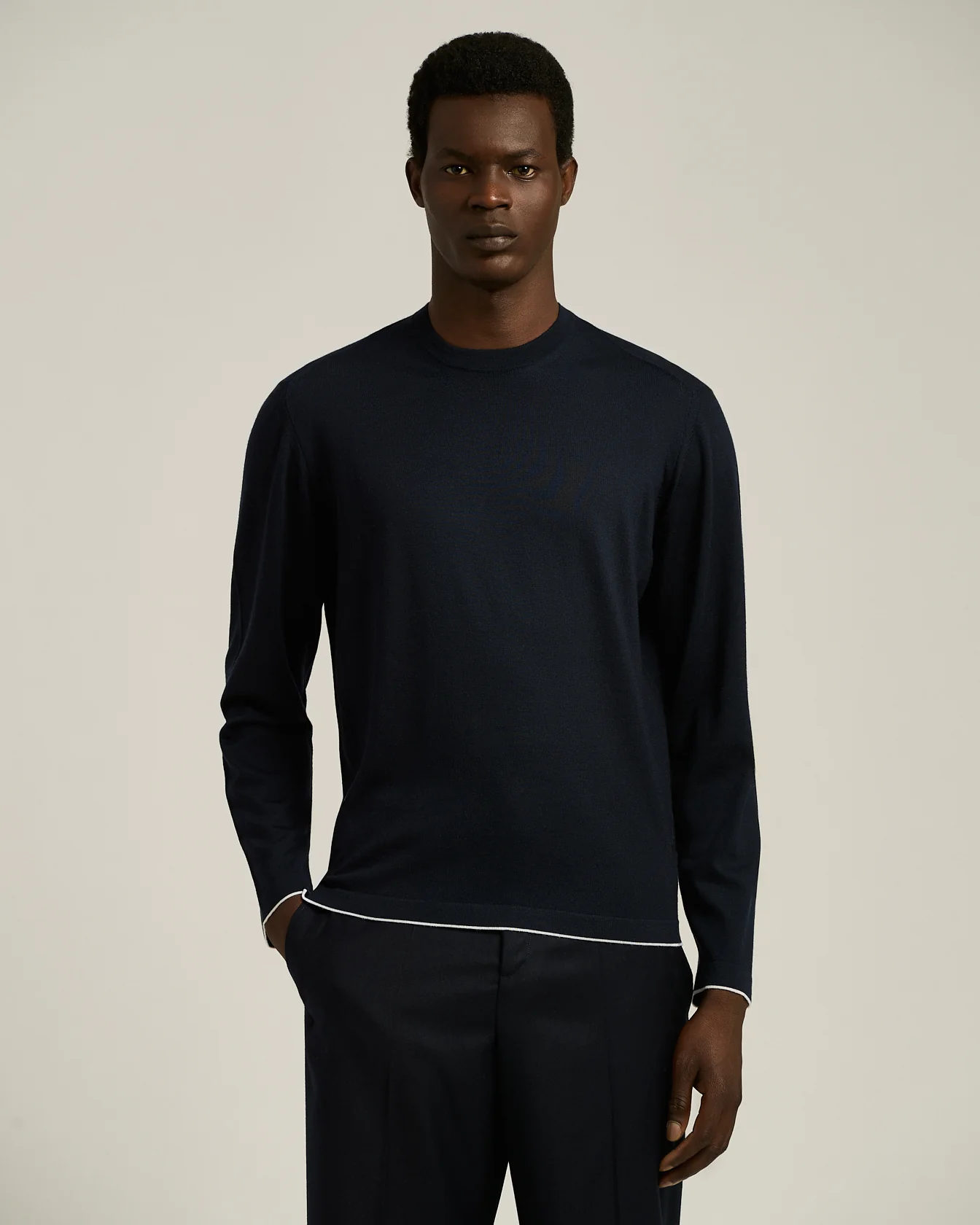 CREW NECK LONG SLEEVE SWEATER IN EXTRA-FINE VIRGIN WOOL NAVY - Image 2