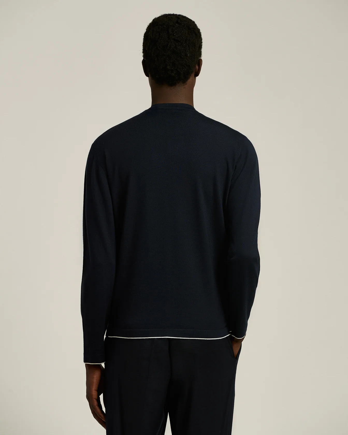 CREW NECK LONG SLEEVE SWEATER IN EXTRA-FINE VIRGIN WOOL NAVY - Image 3