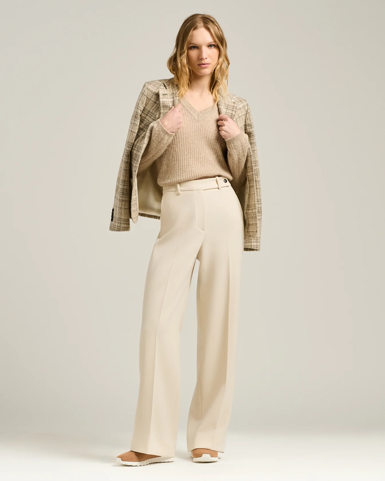 CREAM WHITE WIDE-LEG TROUSERS IN TECHNICAL FABRIC - Image 5