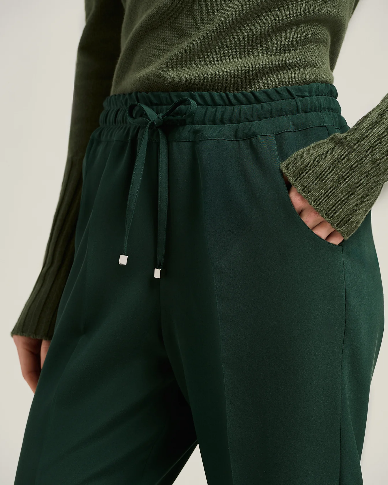 TROUSERS IN SILK GREEN WITH ELASTICATED WAIST AND WIDE LEG - Image 4