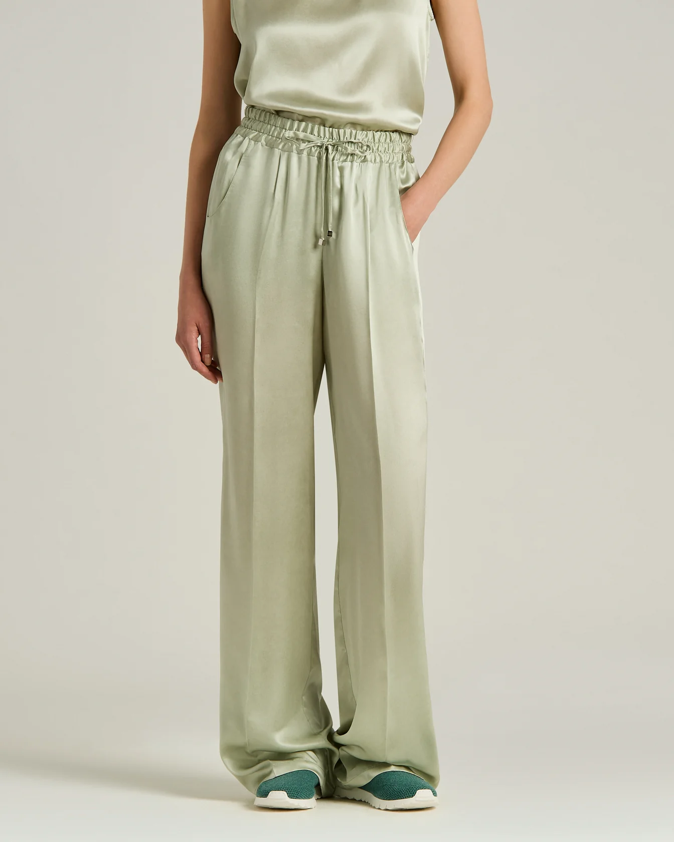 FLUID SATIN TROUSERS IN GREEN SILK - Image 2