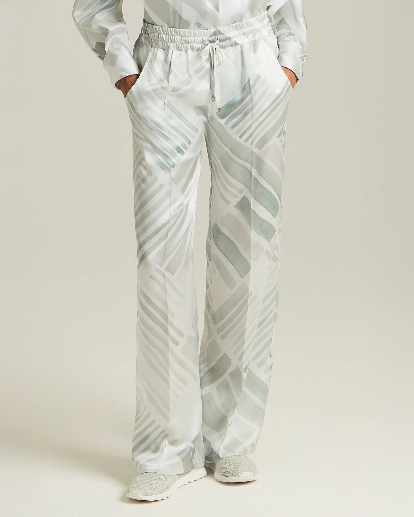 SILK TROUSERS WITH ETHNIC BRUSH PATTERN - Image 2