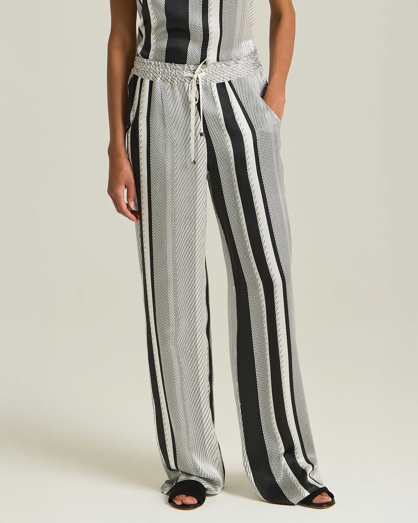 SILK TROUSERS WITH PRECIOUS STITCHES PATTERN - Image 2