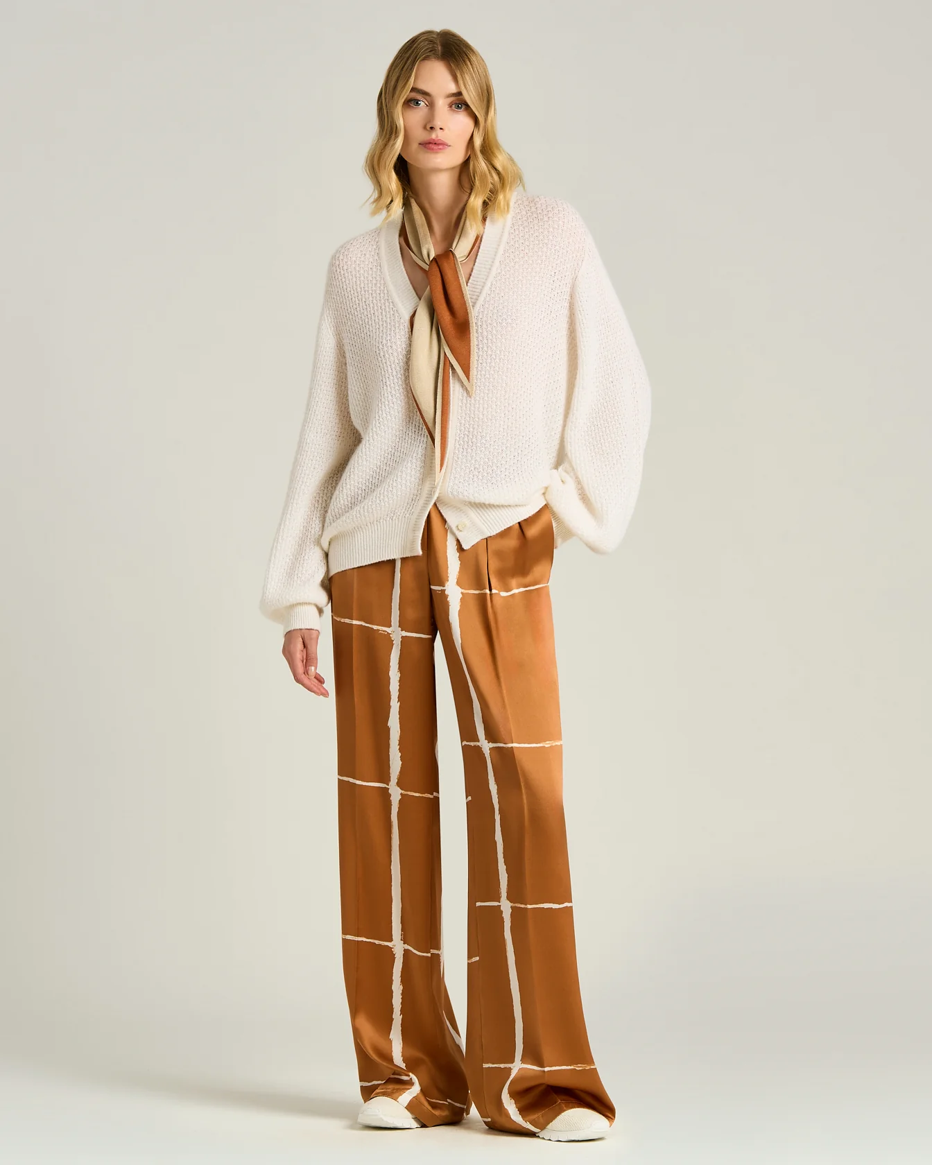 SILK SATIN TROUSERS WITH ABSTRACT PRINT IN LEATHER - Image 5