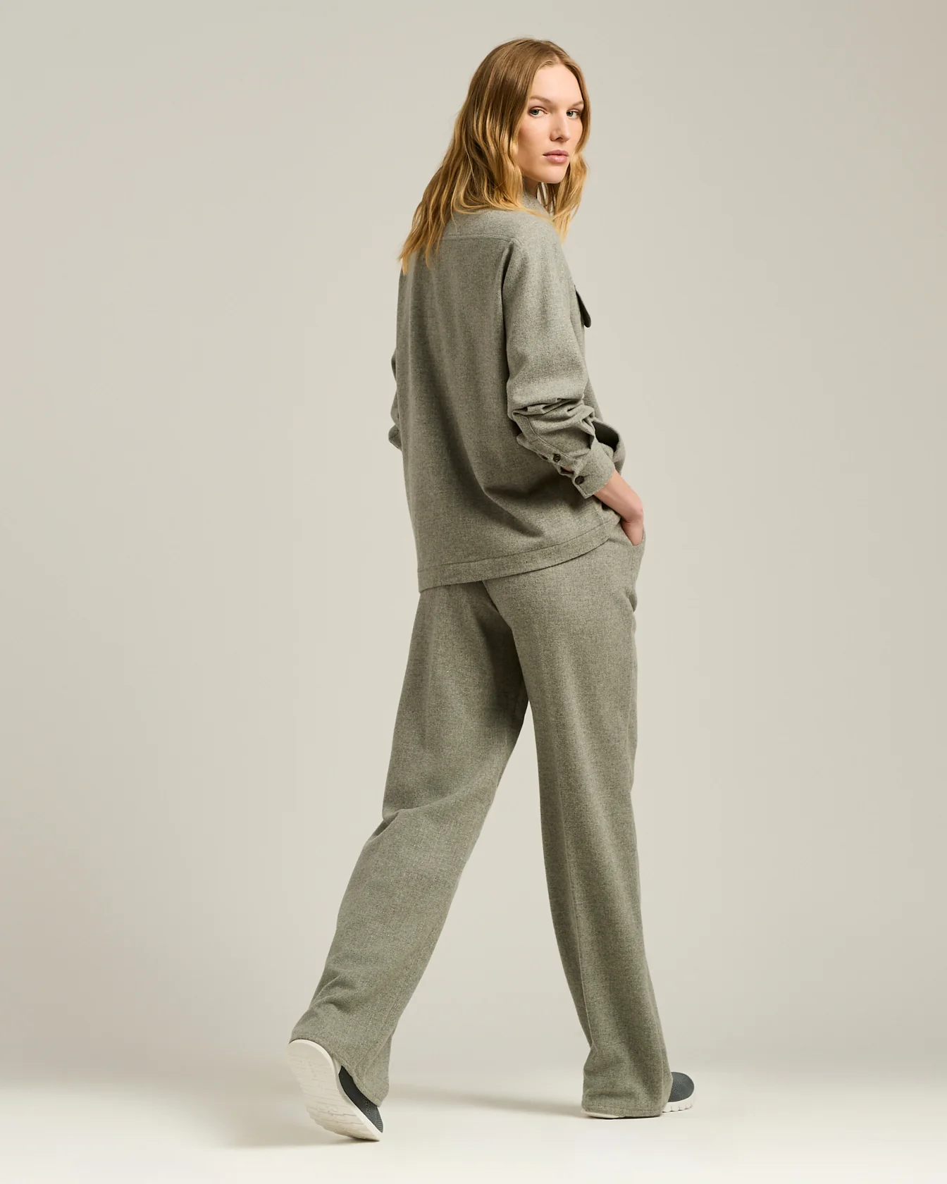 GRAY CASHMERE AND WOOL-BLEND WIDE-LEG TROUSERS WITH ELASTIC WAIST - Image 5