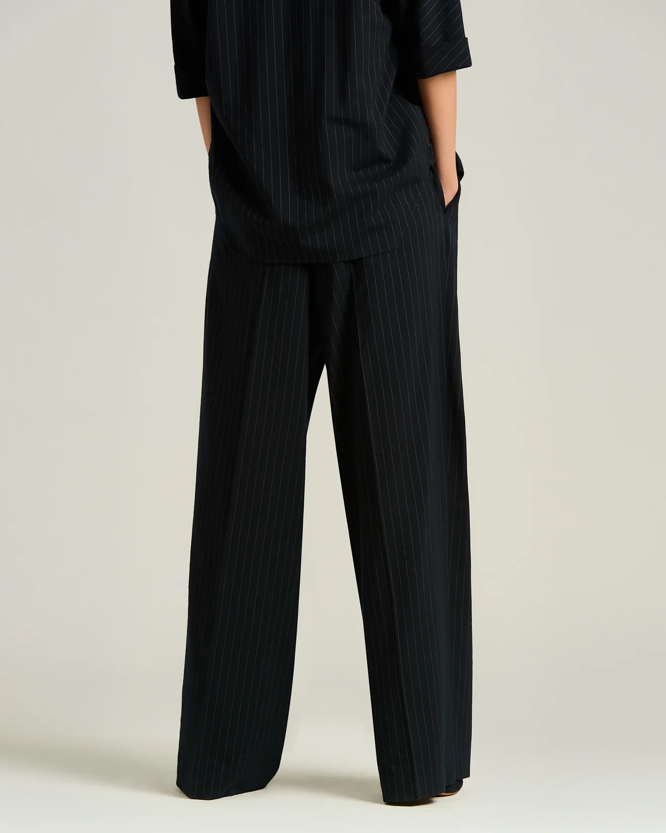 TAILORED LIGHTWEIGHT WOOL BLACK TROUSERS - Image 3