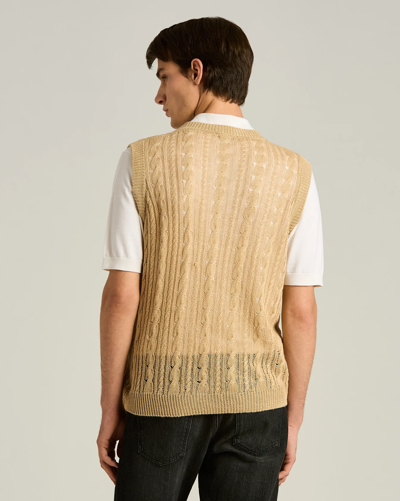 PURE LINEN CABLE KNIT V-NECK SWEATER IN BEIGE - Image 3