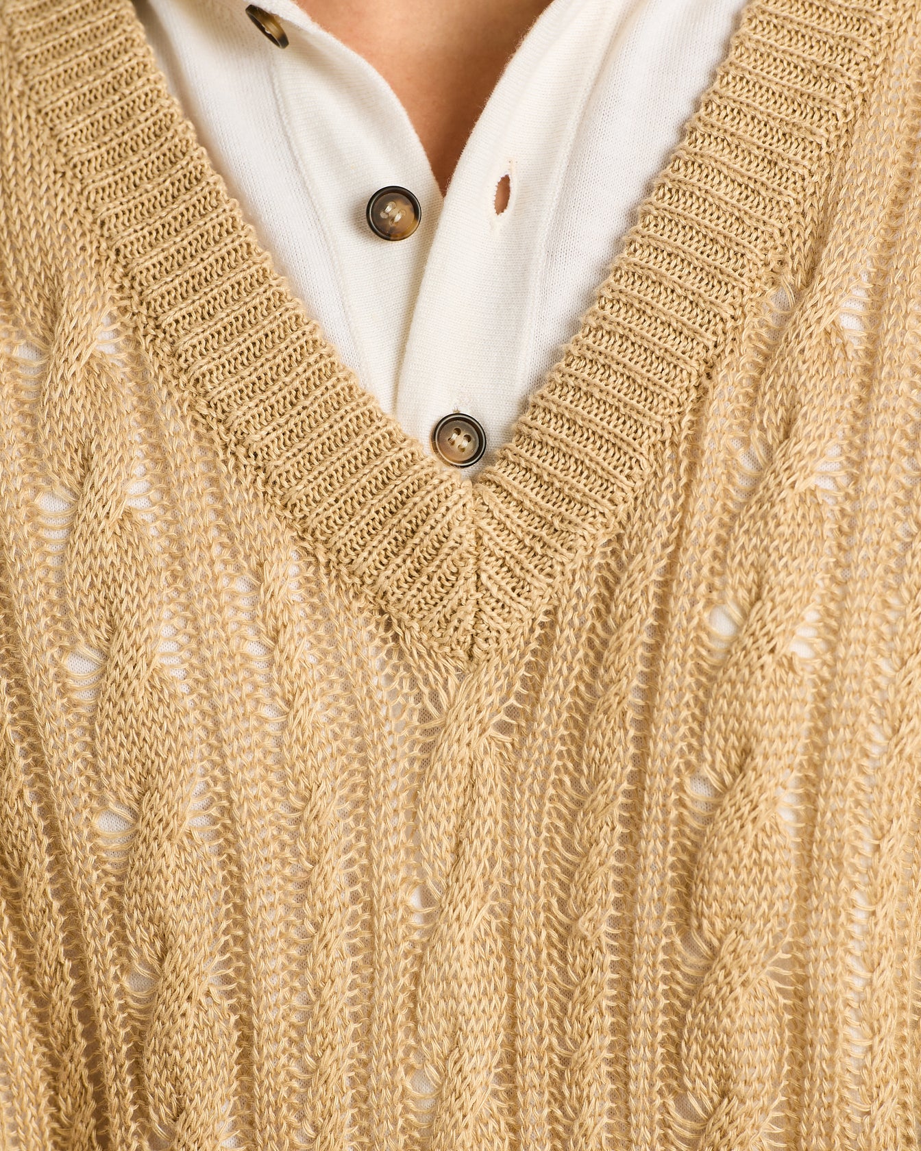 PURE LINEN CABLE KNIT V-NECK SWEATER IN BEIGE - Image 4