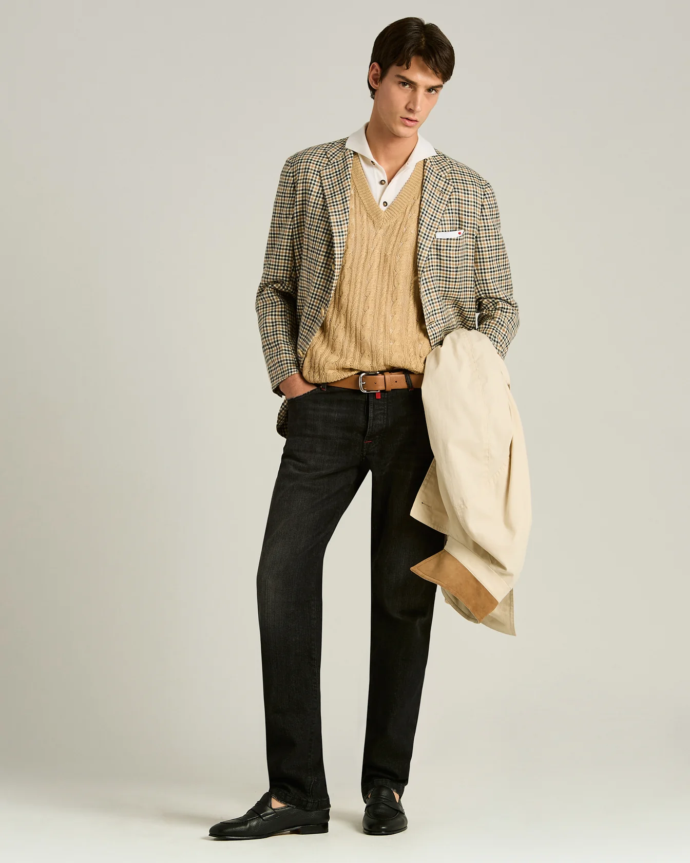 PURE LINEN CABLE KNIT V-NECK SWEATER IN BEIGE - Image 5
