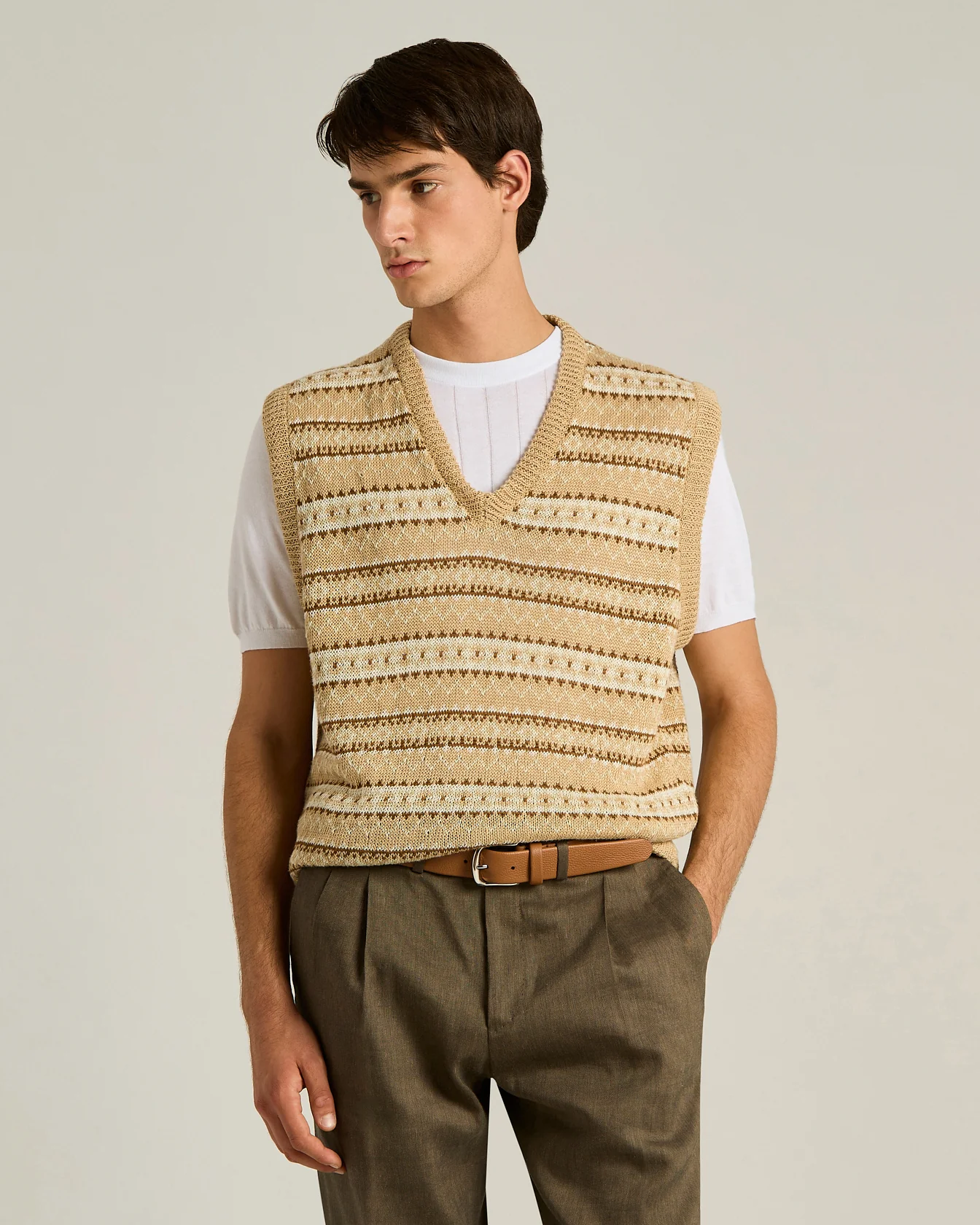PURE LINEN V-NECK SWEATER VEST BEIGE IN BROWN - Image 2