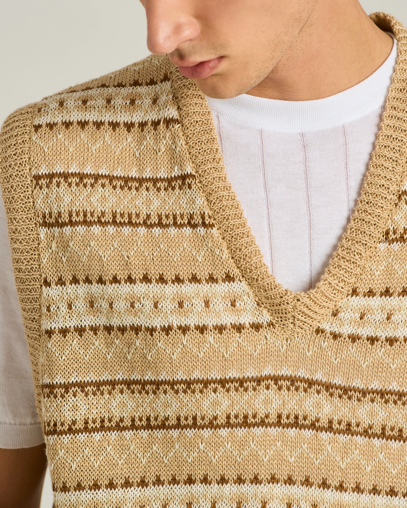 PURE LINEN V-NECK SWEATER VEST BEIGE IN BROWN - Image 4